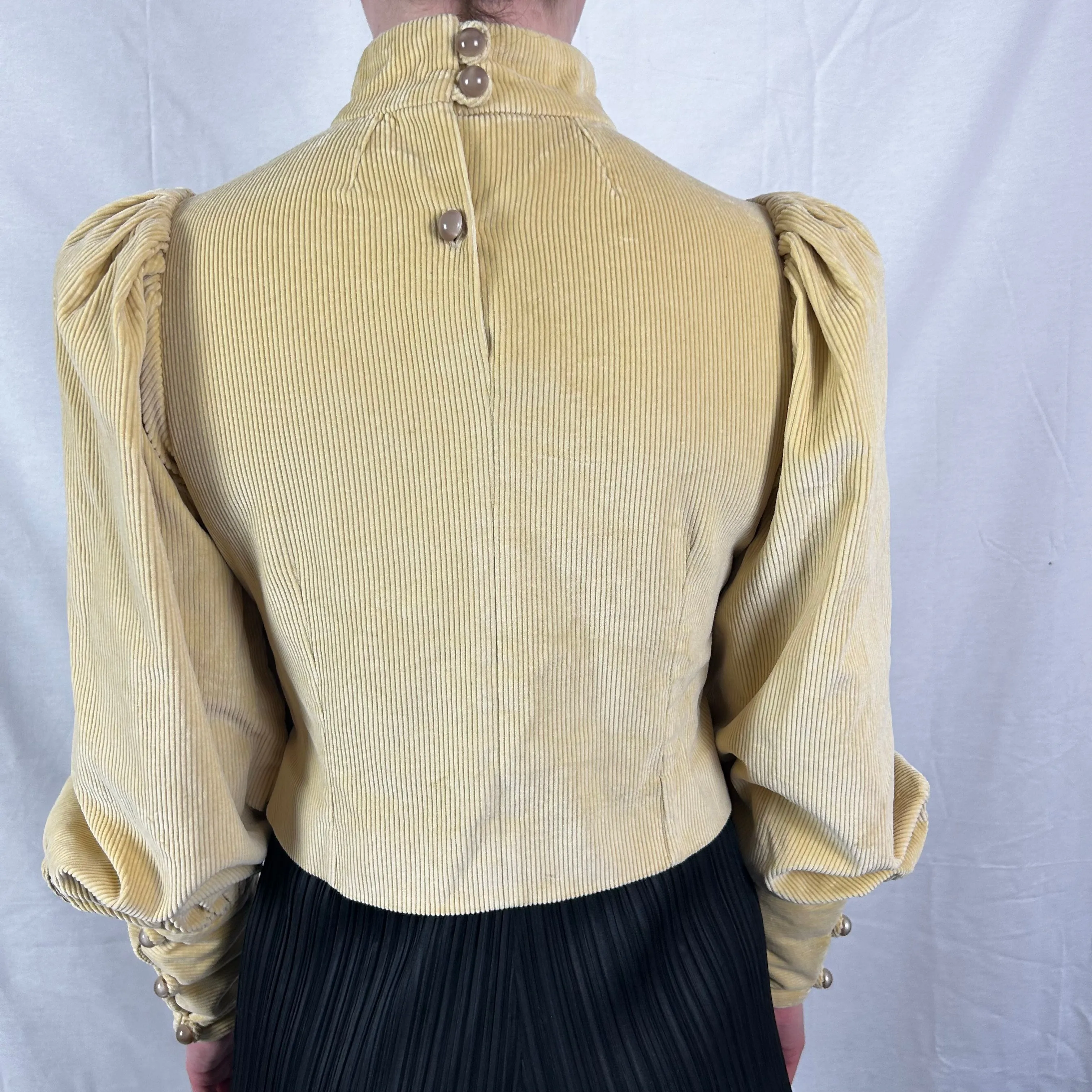 Anna Mason 450 Buttermilk Corduroy Victoriana Dee Top S