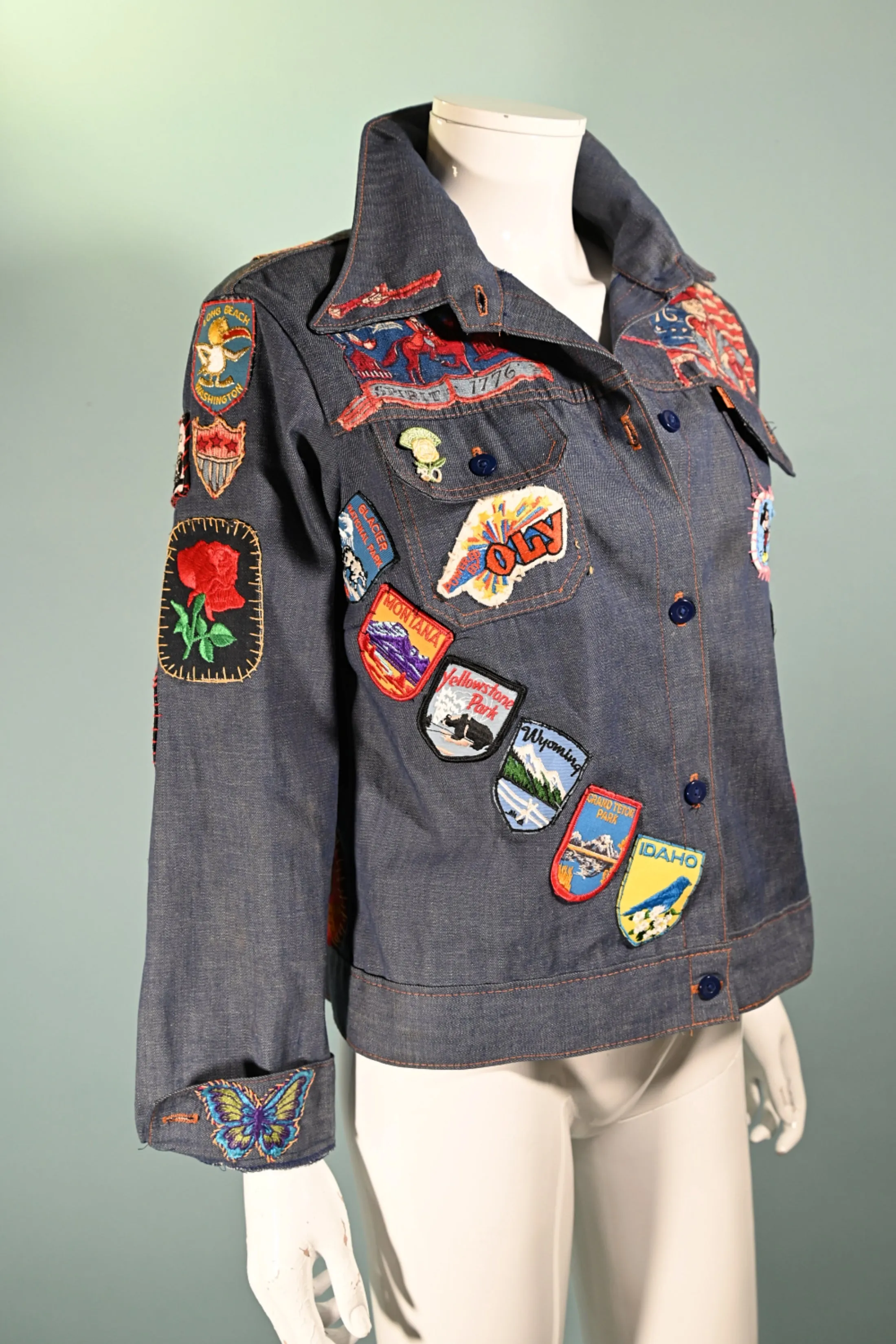 SOLD Vintage 70s Levis Denim Jacket, Travel Souvenir Patches, Oregon Disneyland OOAK M/L