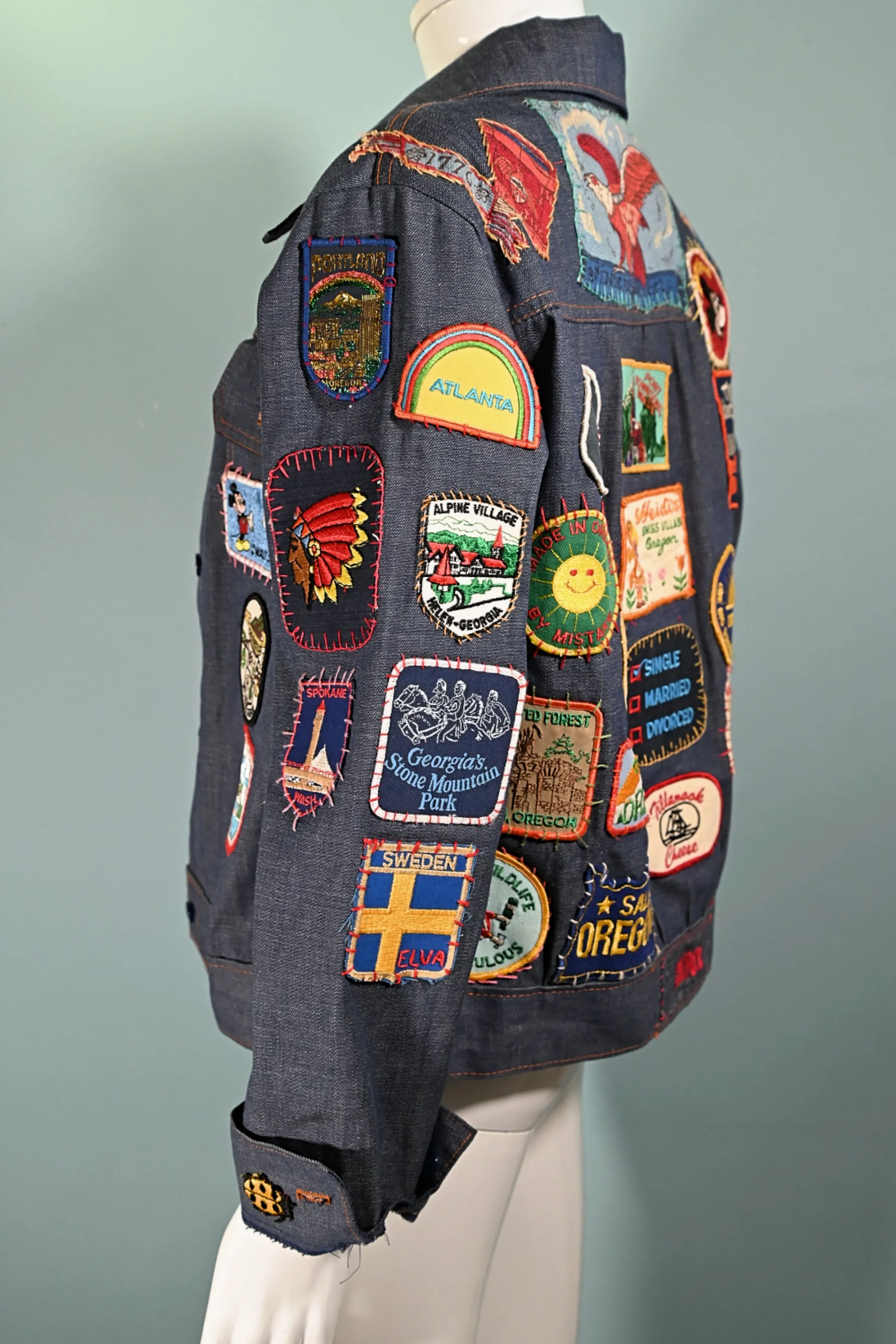 SOLD Vintage 70s Levis Denim Jacket, Travel Souvenir Patches, Oregon Disneyland OOAK M/L