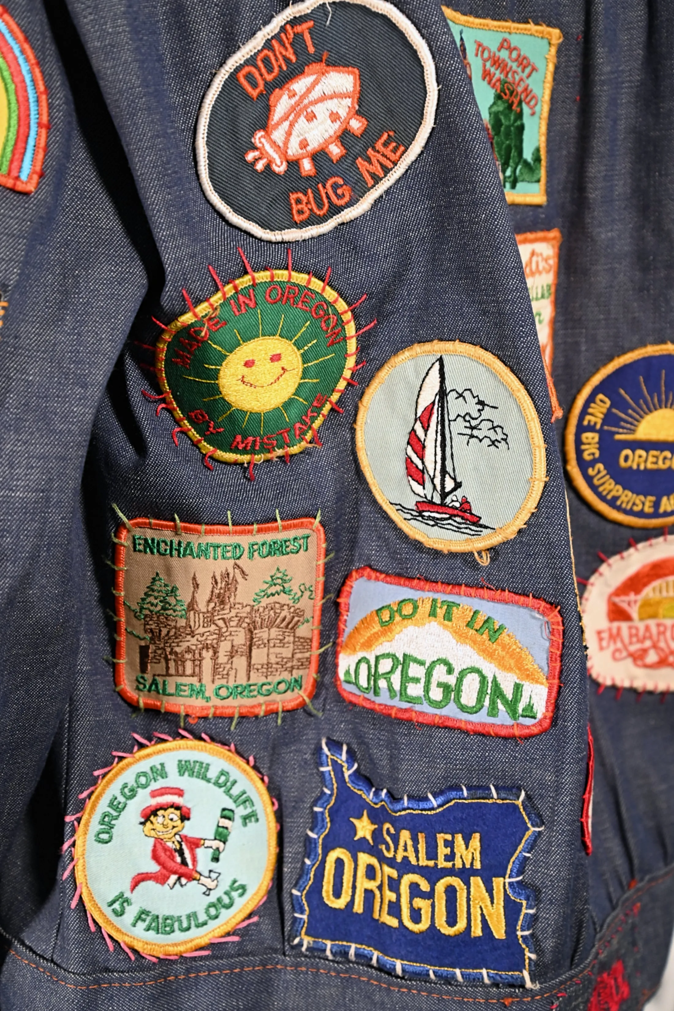 SOLD Vintage 70s Levis Denim Jacket, Travel Souvenir Patches, Oregon Disneyland OOAK M/L