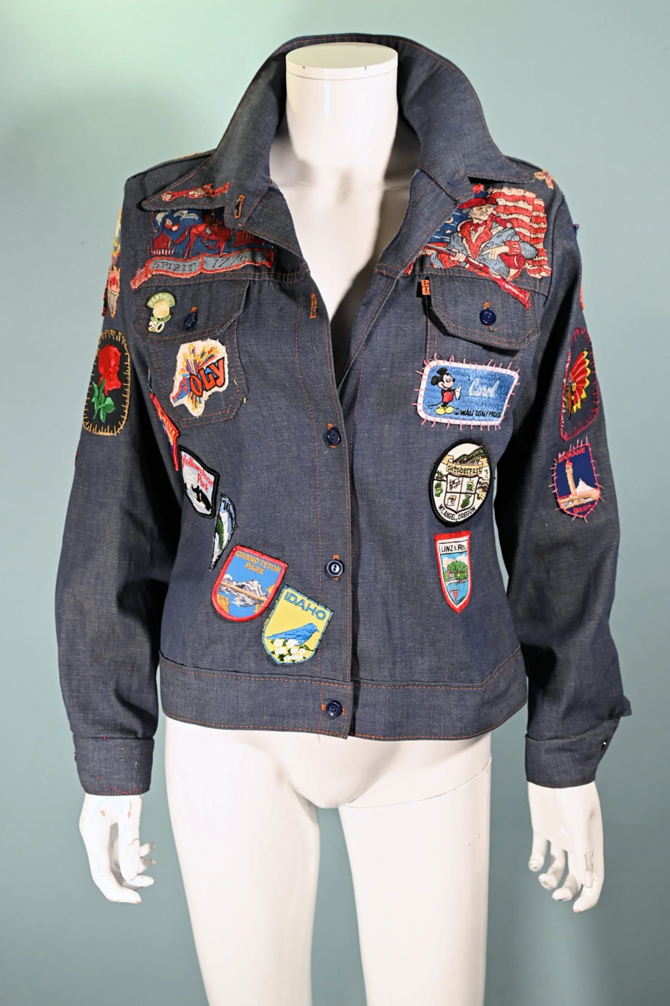 SOLD Vintage 70s Levis Denim Jacket, Travel Souvenir Patches, Oregon Disneyland OOAK M/L