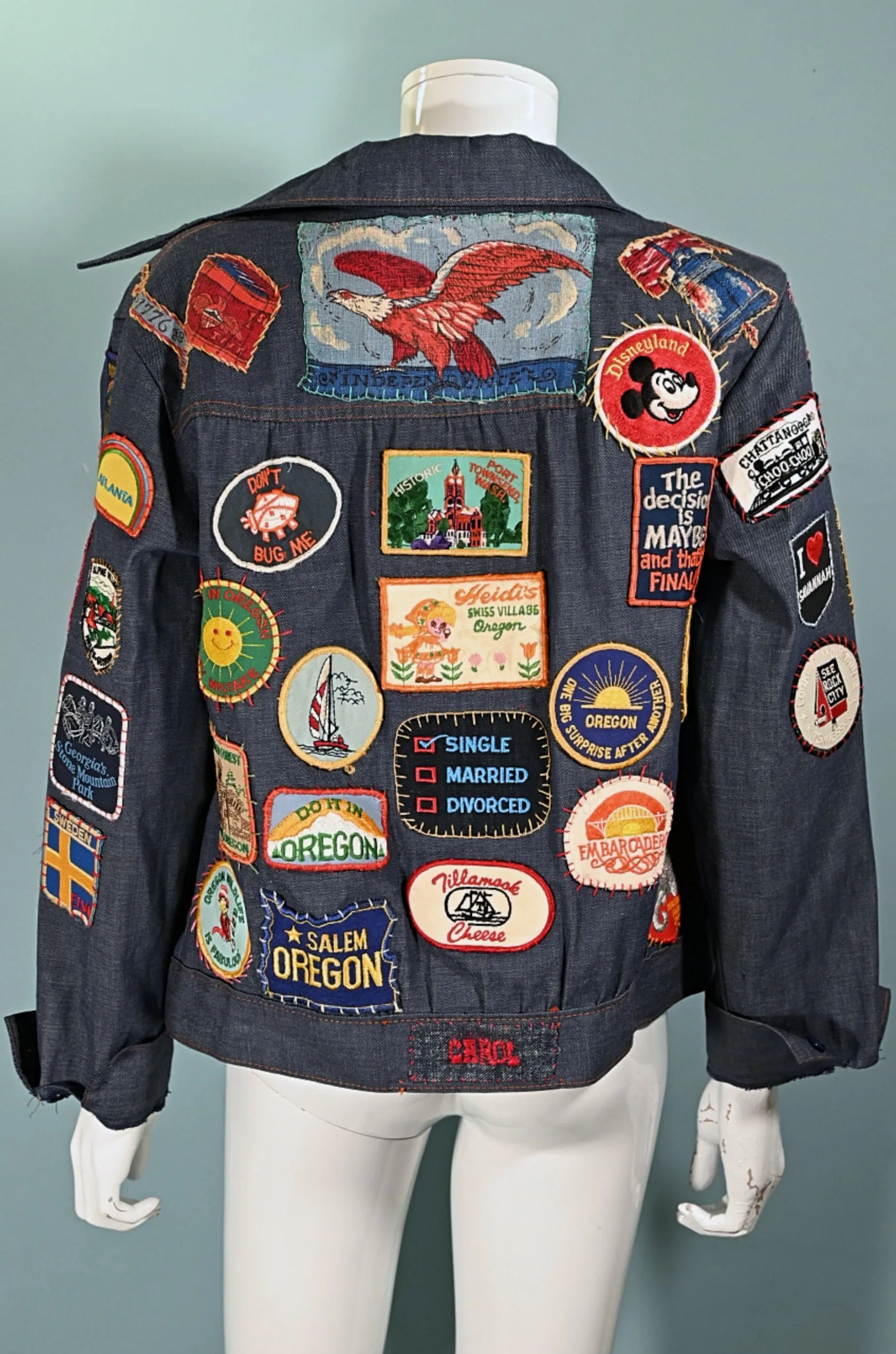 SOLD Vintage 70s Levis Denim Jacket, Travel Souvenir Patches, Oregon Disneyland OOAK M/L