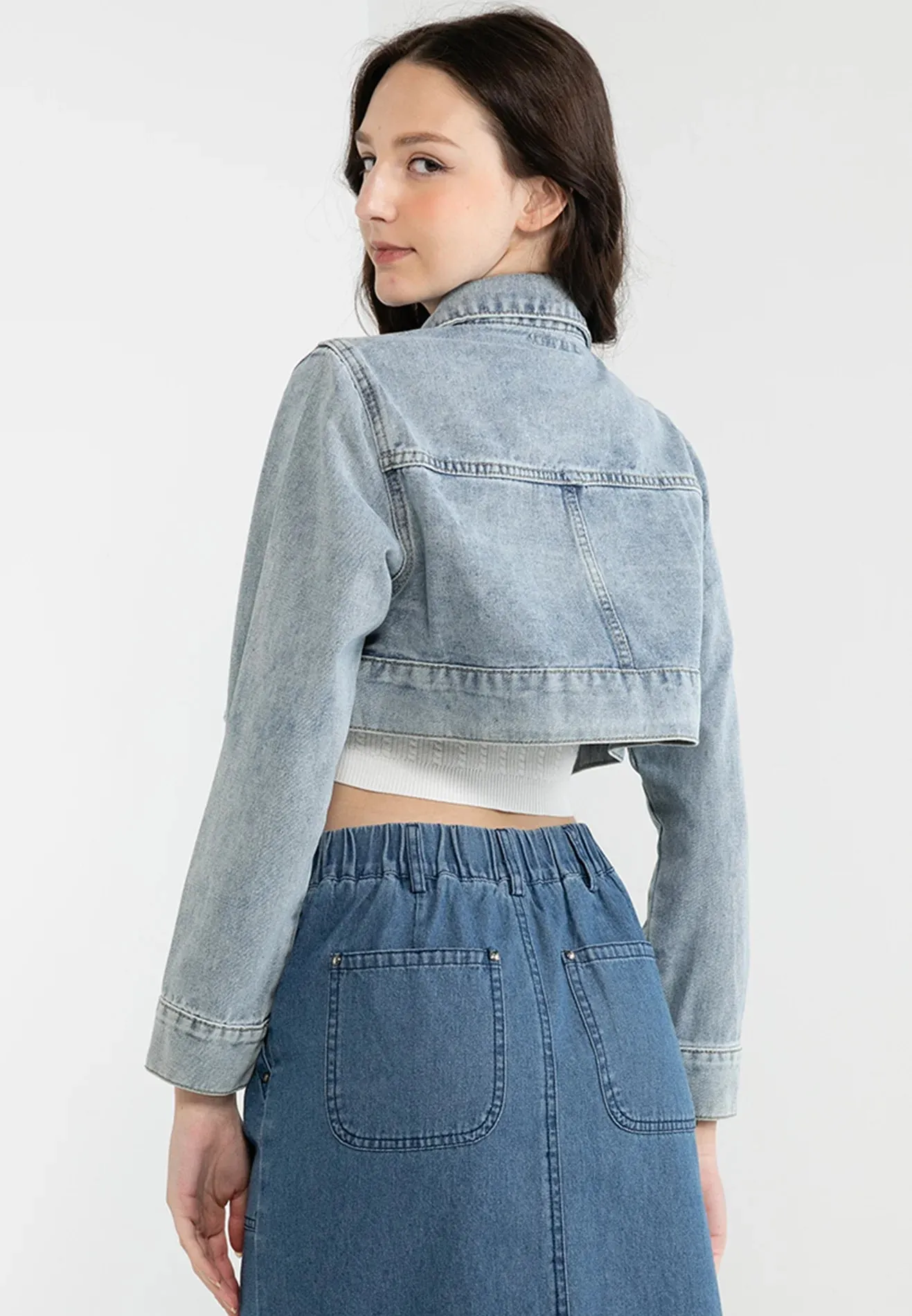 VOIR JEANS Double Flap Pockets Crop Denim Jacket